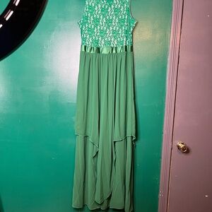 Elegant Green Lace Maxi Dress